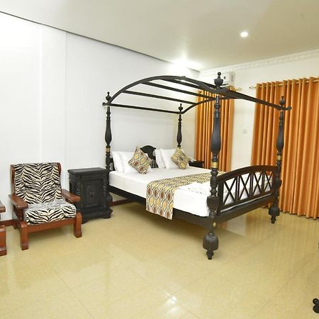 Hotel Queensbury Malabe Kaduwela Ngoại thất bức ảnh
