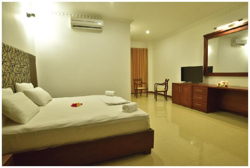 Hotel Queensbury Malabe Kaduwela Ngoại thất bức ảnh