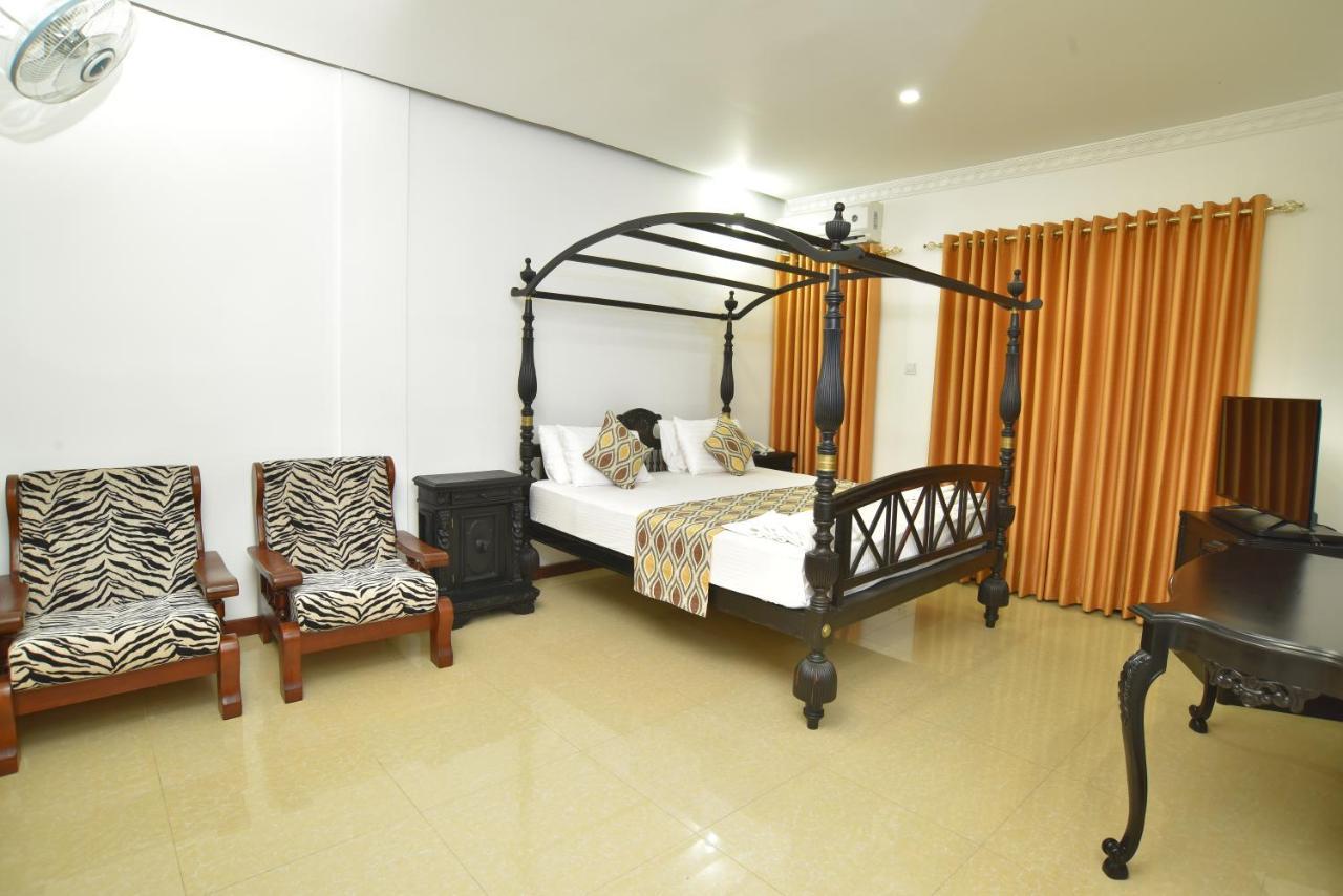 Hotel Queensbury Malabe Kaduwela Ngoại thất bức ảnh