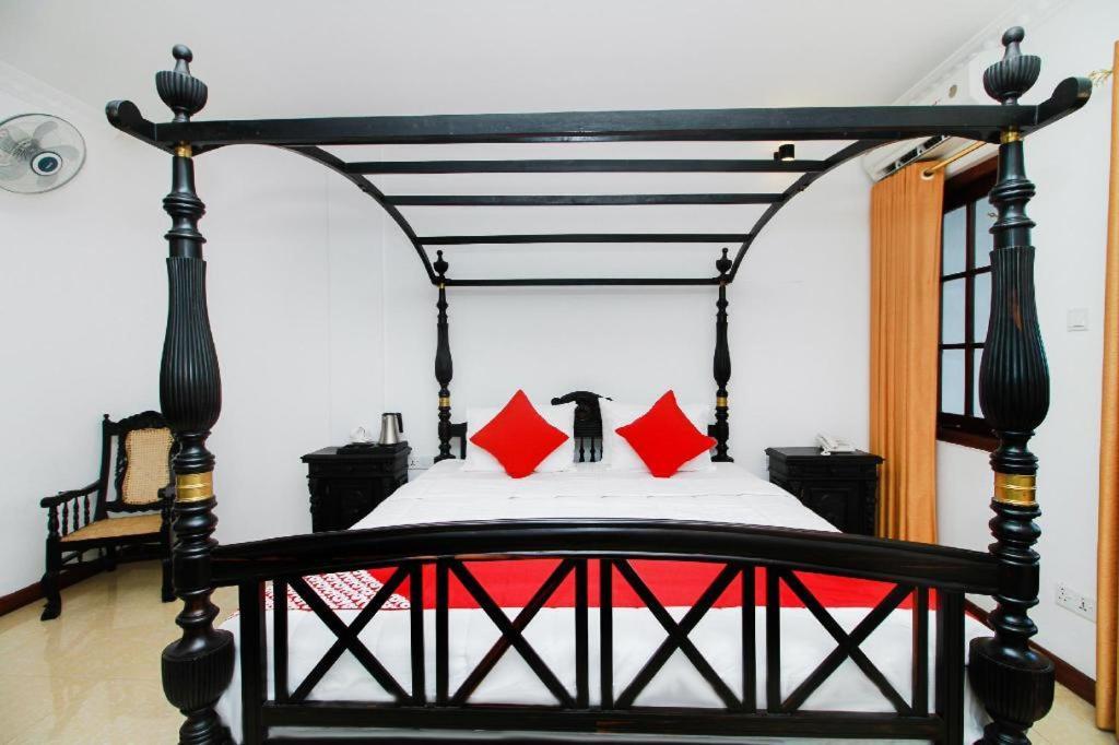 Hotel Queensbury Malabe Kaduwela Ngoại thất bức ảnh